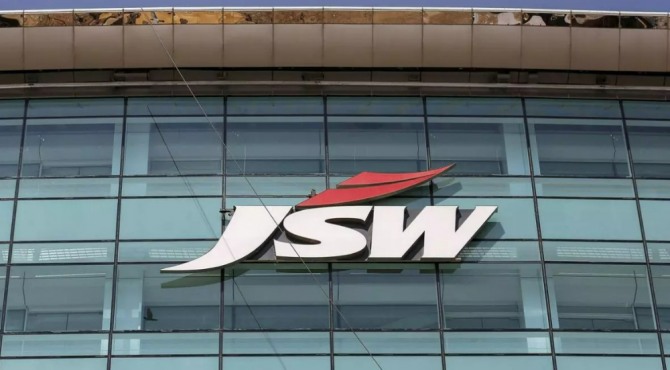 인도 JSW 스틸은 일본 JFE 스틸과의 협력을 통해 에너지와 전기차 시장 공략에 나선다. 사진은 JSW이 새겨진 건물로고. 사진=JSW스틸