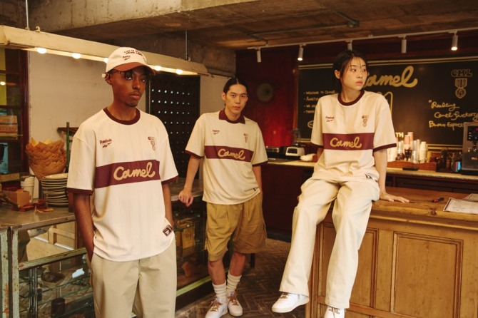 리복X카멜 커피 컬래버레이션 컬렉션 화보 /사진=LF