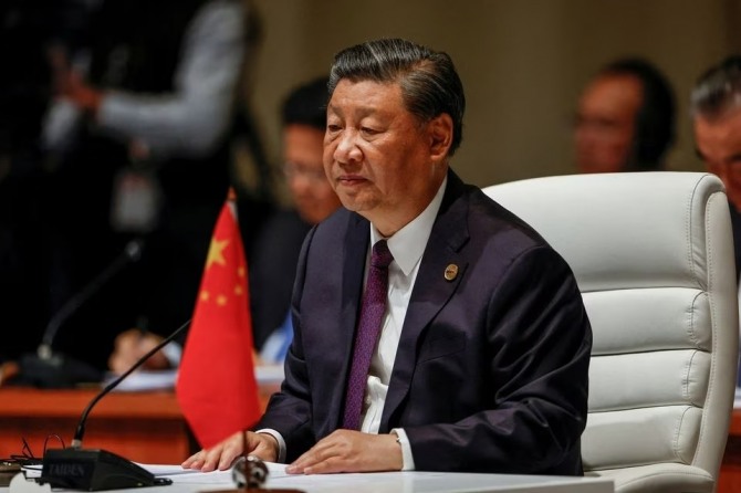 시진핑 중국 국가주석이 2023년 8월 23일 남아프리카 요하네스버그 샌튼 컨벤션 센터에서 열린 2023 브릭스 정상회담 전체회의에 참석하고 있다. 사진=로이터