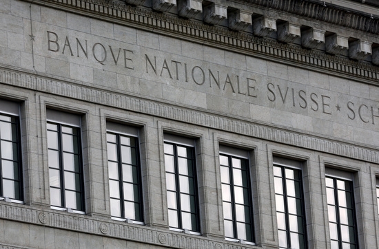 스위스 취리히 리마트 강 근처에 있는 스위스 국립 은행(SNB) 건물. 사진=로이터