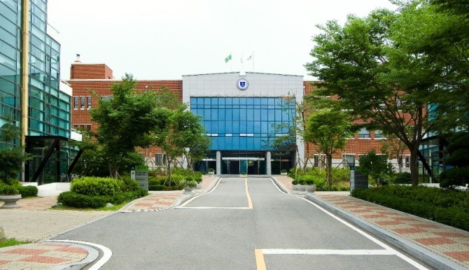 경북도립대학교 본관 전경