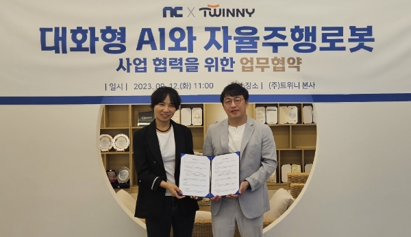 이연수 NC NLP센터장(왼쪽)과 천홍석 트위니 대표. 사진=NC