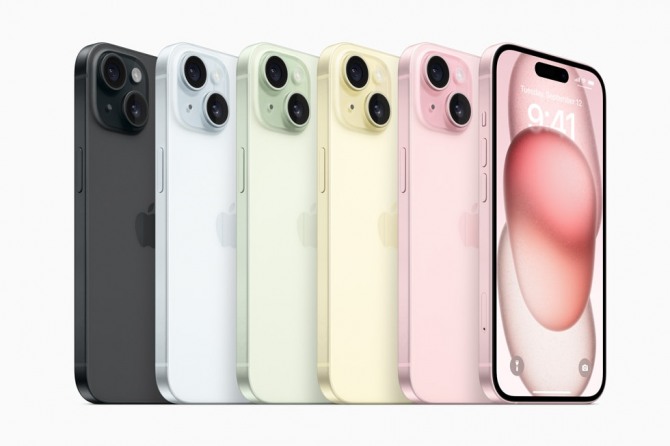 애플이 13일 새벽 공개한 아이폰15. 신규 색상이 추가됐으며 기본 모델에도 노치가 사라졌다. 사진=애플