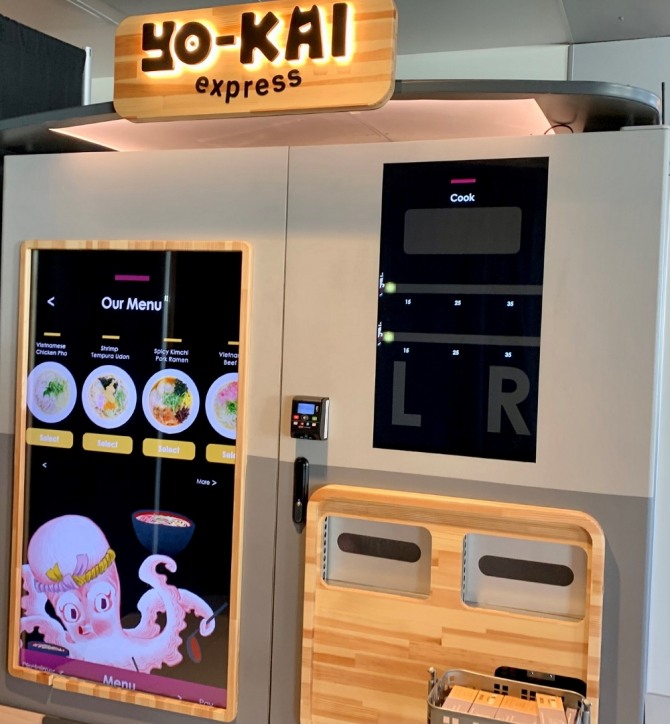 미국 푸드테크기업 요카이 익스프레가 산호세 국제공항에 설치한 요리 자판기.