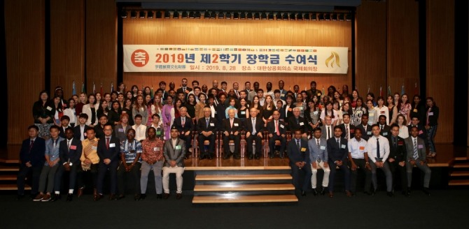 지난 2019년 2학기에 진행된 정교육문화재단 장학금 수여식. 사진=부영그룹