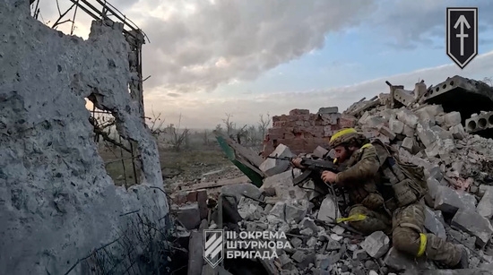 16일(현지시간) 공개된 영상에서 우크라이나 도네츠크 지역 안드리우카 탈환 당시 우크라이나 군인의 모습. 사진=로이터