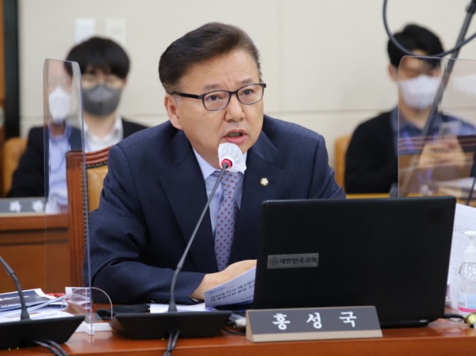 홍성국 더불어민주당 의원이 국정감사에서 질의하고 있다. 사진=홍성국 의원실