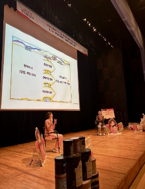 남양유업 '임신육아교실' 9월 오프라인 행사에서 김은정 오아시스학교 대표(왼쪽)가 강연을 진행하고 있다. 사진=남양유업