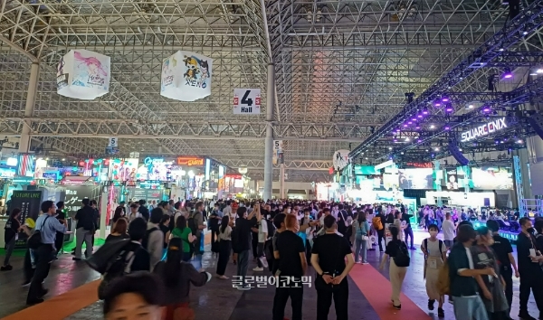 도쿄 게임쇼 2023이 열린 마쿠하리 멧세의 메인 전시관 4·5·6번 홀에 수많은 인파가 몰렸다. 사진=이원용 기자