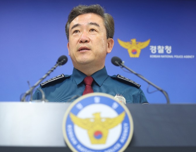 윤희근 경찰청장이 20일 오전 경찰청 기자실에서 집회시위 문화 개선방안 발표 관련 사전 언론 브리핑을 하고 있다. 사진=연합뉴스