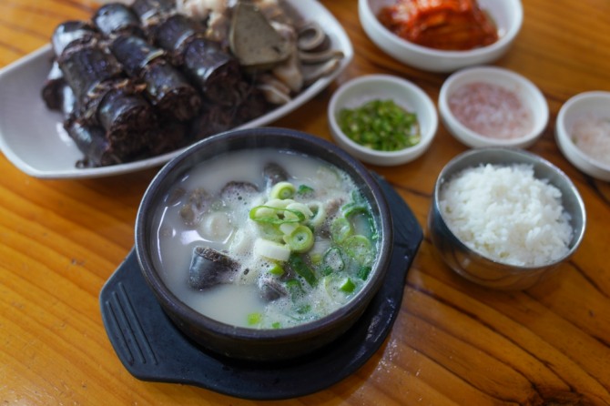 저렴한 가격에 든든하게 속을 채우는 서민음식 순대국밥 /사진=한국관광공사