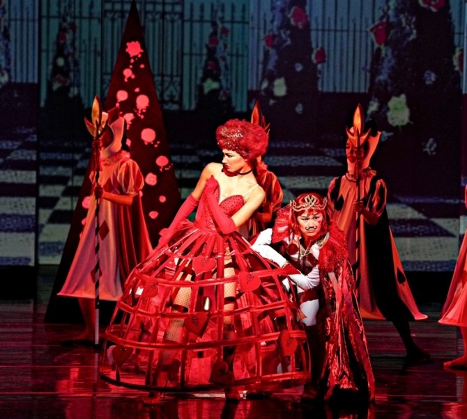 최진수 연출의 '이상한나라의앨리스' ⓒ옥상훈