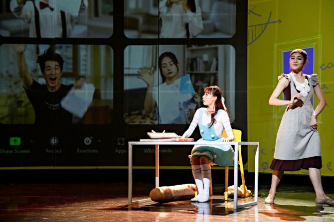 최진수 연출의 '이상한나라의앨리스' ⓒ옥상훈