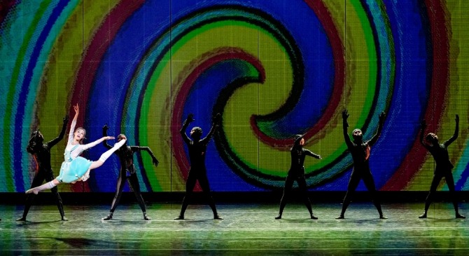 최진수 연출의 '이상한나라의앨리스' ⓒ옥상훈