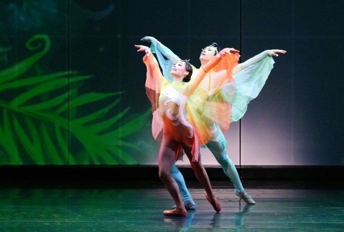 최진수 연출의 '이상한나라의앨리스' ⓒ옥상훈