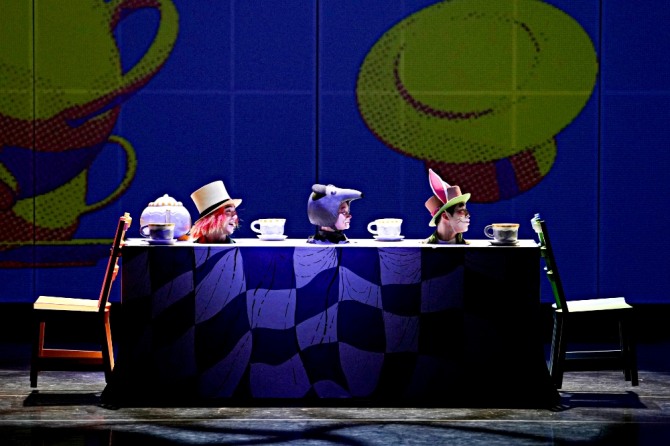 최진수 연출의 '이상한나라의앨리스' ⓒ옥상훈