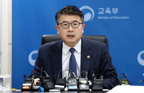 장상윤 교육부 차관이 지난 14일 서울 한국교육시설안전원에서 열린 아동학대 수사·조사 개선을 위한 교육부-법무부 등 관계부처 공동전담팀 1차 회의에서 발언하고 있다.사진=연합뉴스