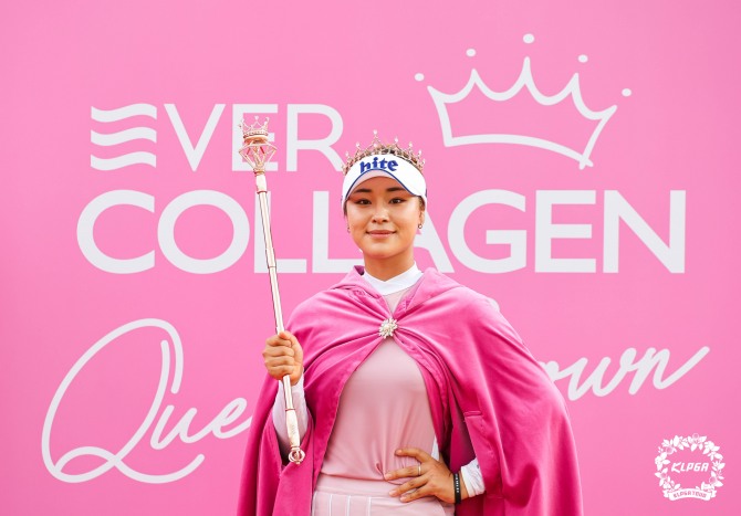 작년 KLPGA 투어 에버콜라겐 퀸즈 마스터즈에서 우승한 윤이나. 사진=KLPGA