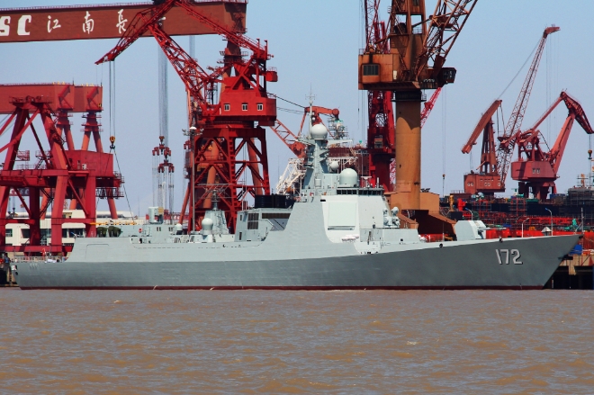2014년 4월 6일 중국 인민해방군 해군 소속 루양 III급 구축함 쿤밍함(DDG-172)이 중국 창싱도항구에 정박해 있다. 사진=위키리크스 커먼스(commons.wikimedia.org)