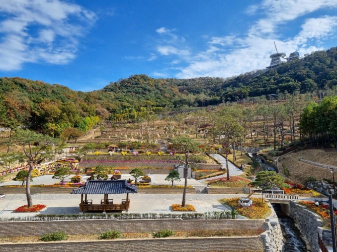 화개정원에는 연산군 유배지가 있다.  