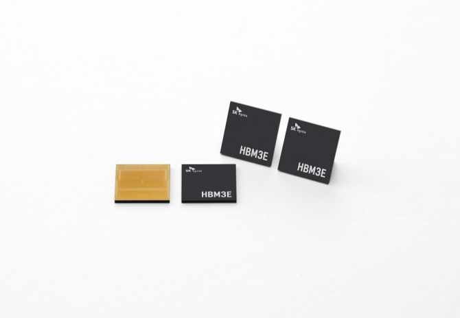 SK하이닉스가 차세대 HBM3E 메모리(사진)을 세계 최초 양산한다. 사진=SK하이닉스
