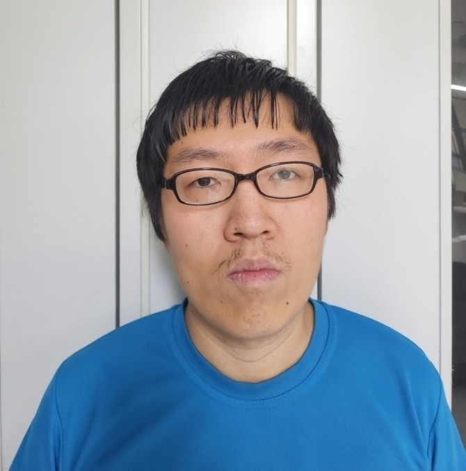 중대 범죄 피의자 머그샷 공개법이 6일 국회 본회의를 통과했다. 머그샷 뜻은 간단하게는 범죄자의 인상착의 기록 사진을 의미한다. 구체적으로 머그샷이란 범인을 식별하기 위해 구금 과정에서 촬영하는 얼굴 사진(police photograph)의 비격식 은어다. 사진은 서울 신림동 공원(등산로) 성폭행 살인사건 피의자 30살 최윤종 머그샷. 사진=서울경찰청