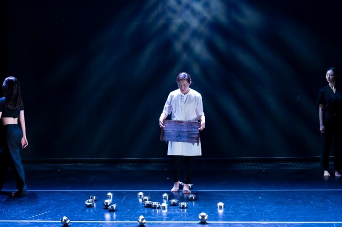 이지은 안무의 현대무용 '1인'