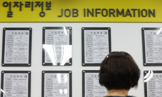 국내 일용직 근로자의 1년간 수입이 평균 850만원 수준에 불과한 것으로 나타났다. 사진은 지난 8월 서울 마포구 서부고용복지플러스센터 모습. 사진=연합뉴스