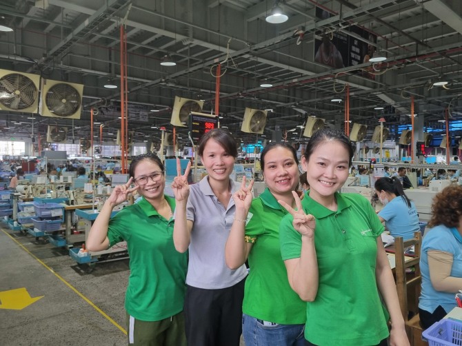 세계의 공장을 꿈꾸던 베트남 경제가 삐걱거리고 있다. 창신 베트남 제조라인에서 일하고 있는 직원들. 사진=연합뉴스