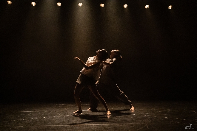 최원준 안무의 현대무용 '롯데자이언츠'