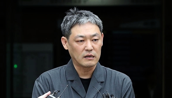 방송인 박수홍 아내 김다예가 기자 출신 유튜버 고(故) 김용호 사망에 심경 글을 올렸다. 김다예는 고인과 허위사실 유포로 법적 다툼을 해왔다. 김다예는 지난 14일 자신의 유튜브 채널 ‘노종언 김다예 진짜뉴스’ 커뮤니티를 통해 판결을 앞두고… 내가 그곳에 갔을 때 그때는 나에게 사과해 주시길…이라는 짧은 글을 게재했다. 사진은 김용호. 사진=연합