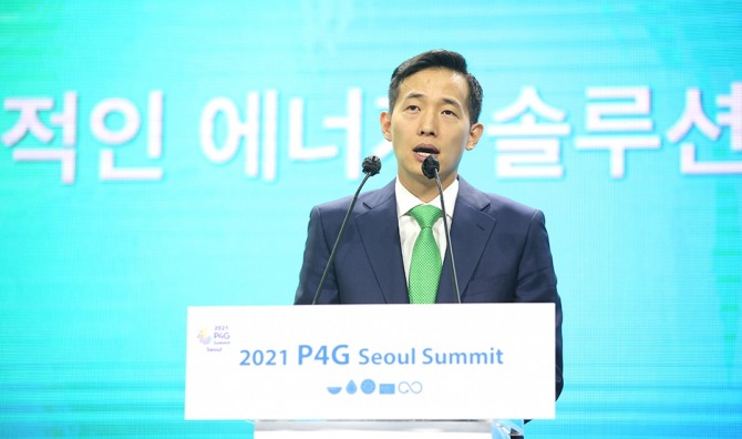 김동관 한화솔루션 부회장이 '2021 P4G정상회의'에서 기조연설을 하고 있다. 사진=한화솔루션