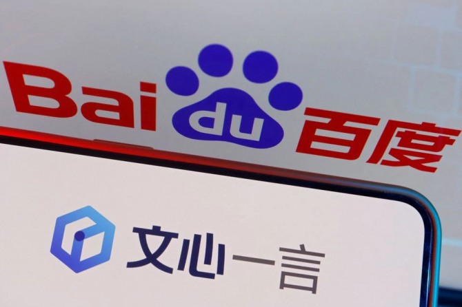중국 바이두와 인공지능 챗봇 어니 봇의 로고. 사진=로이터