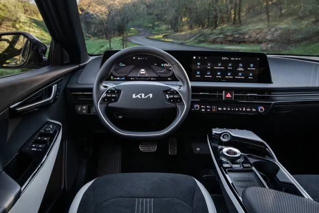 2024년형 EV6 라이트 롱레인지의 운전석 모습. 사진=기아차