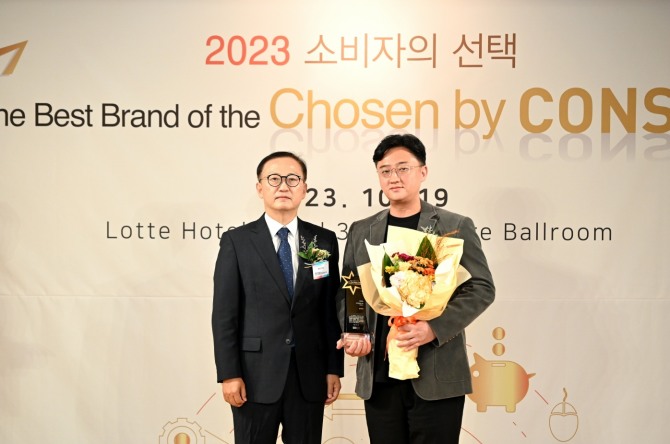 굽네 ‘2023 소비자의 선택’ 수상 /사진=지앤푸드
