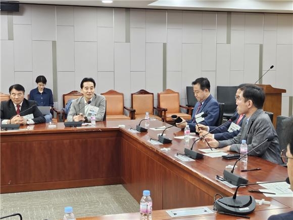정승연 위원장이 토론회에서 발언하고 있는 모습. 사진=정승연 사무실