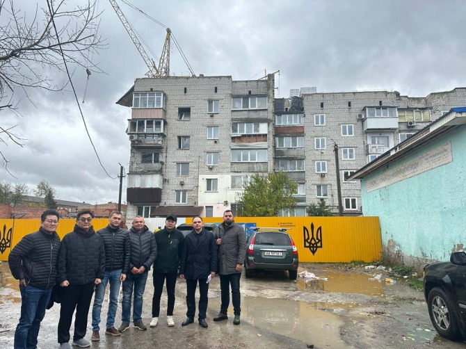 쌍용건설 관계자들이 우크라이나 재건청을 방문해 전쟁 복구 피해 사업에 참여할 의사를 밝혔다.