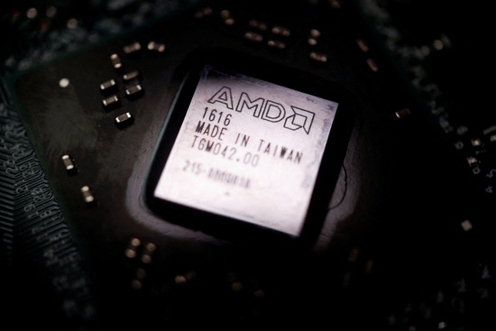 AMD 고로가 새겨진 그래픽처리장치 칩. 사진=로이터