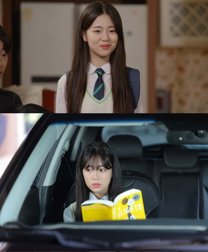 ‘효심이네 각자도생’ 배우 이가연이 마성의 매력으로 시청자에게 눈도장을 찍고 있다. KBS 2TV 주말드라마 ‘효심이네 각자도생’(극본 조정선 연출 김형일)은 타고난 착한 성품과 따뜻한 공감 능력으로 평생 가족에게 헌신했던 딸 효심이(유이)가 자신을 힘들게 했던 가족에게서 벗어나 독립적인 삶을, 효심의 헌신과 희생에 기생했던 가족들은 각자의 주체적 삶을 찾아가는 과정을 그린다. 이가연은 극중 이효성(남성진), 양희주(임지은)의 딸이자 미모와 지성을 갖춘 고등학생 이루비 역을 맡아 캐릭터와 동기화된 맞춤 소화력을 뽐내고 있다. 사진=KBS 2TV ‘효심이네 각자도생’