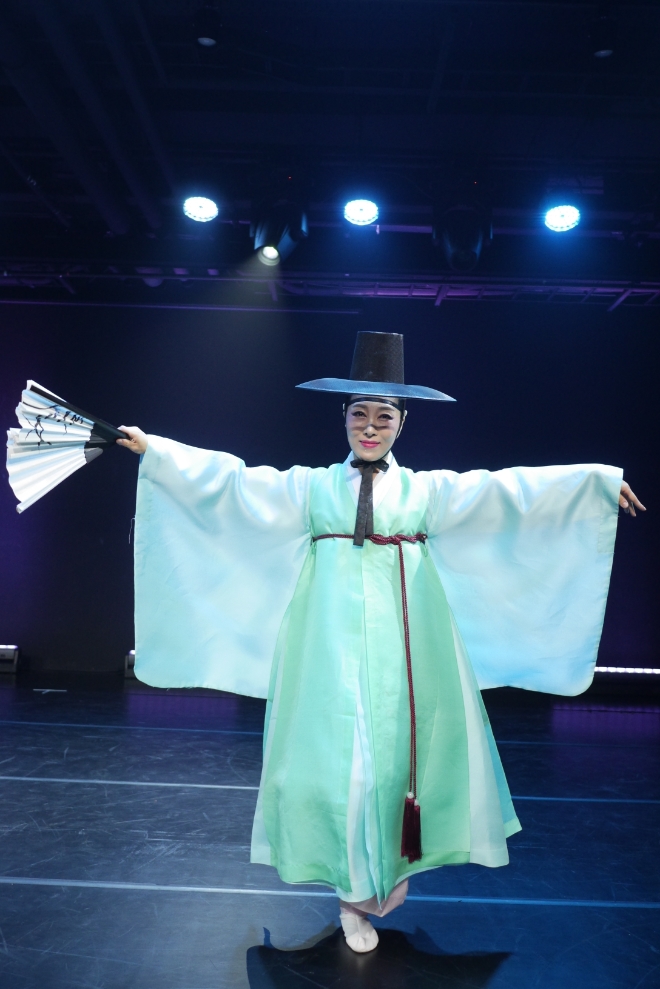 운정 한량무(출연 전영선 허희숙 오지영)
