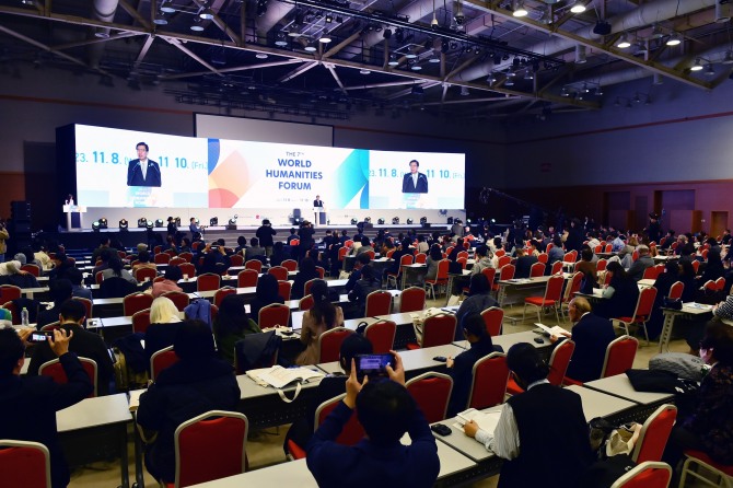 세계적 인문 학술행사인 '2023 제7회 세계인문학포럼(WHF)'이 13개국 국내외 석학 230여 명과 일반참가자 등 총 3000명 이상이 참석한 가운데 8일 개막했다. 사진=부산시