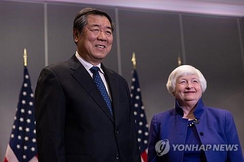 허리펑 중국 부총리와 옐런 미국 재무장관. 사진=연합뉴스.