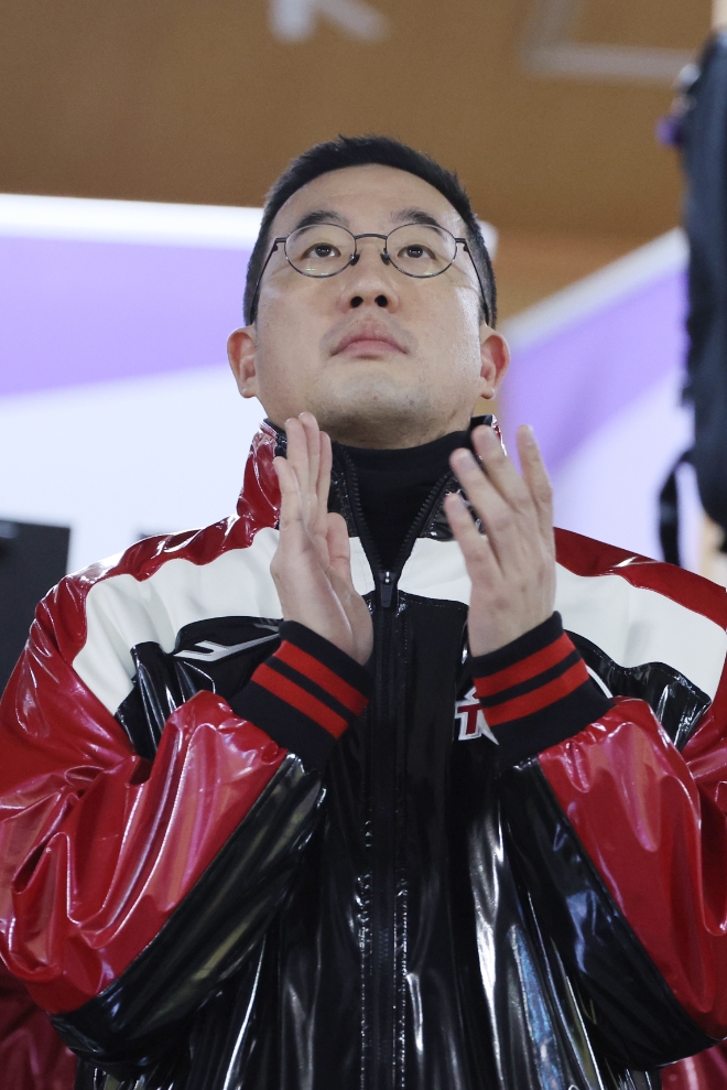 LG그룹 구광모 회장이 13일 한국시리즈 5차전이 열리는 잠실야구장을 찾았다. 사진=연합뉴스