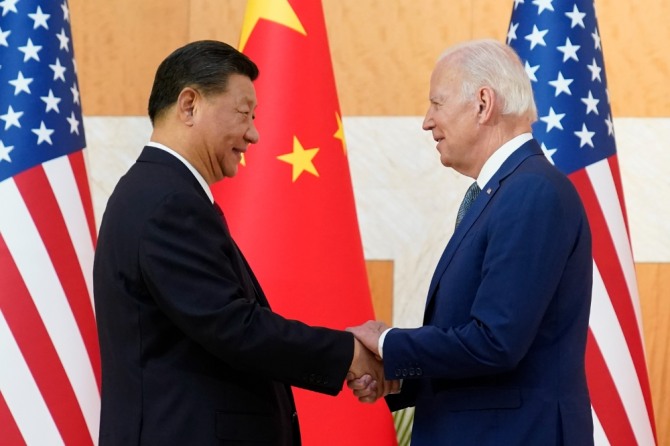 조 바이든 미국 대통령(오른쪽)과 시진핑 중국 국가주석(왼쪽). 출처: 뉴시스