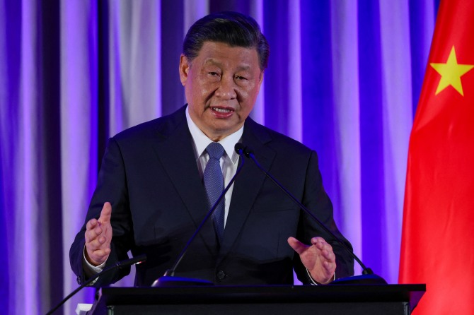 시진핑 중국 국가주석이 15일(현지시간) 캘리포니아주 샌프란시스코에서 열린 아시아태평양경제협력체(APEC) 정상회의를 계기로 열린 미국 기업인과의 만찬에서 연설하고 있다. 사진=로이터/연합뉴스