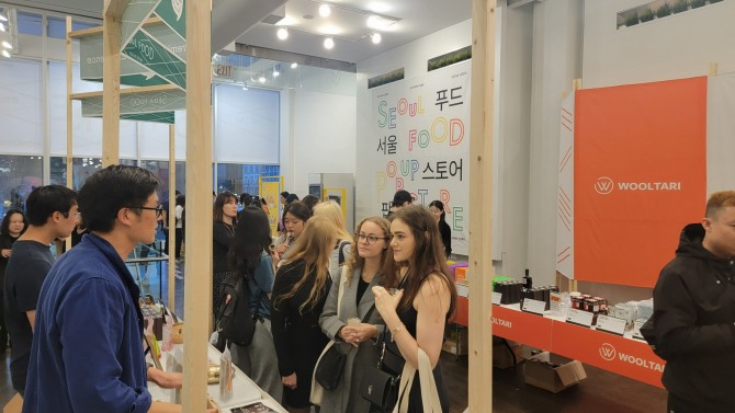 KOTRA가 지난 17일부터 이틀간 미국 뉴욕에서 ‘SEOUL FOOD in NY 팝업스토어’를 열었다. 뉴욕 유니언스퀘어 부근 행사장의 전경. 사진=KOTRA 