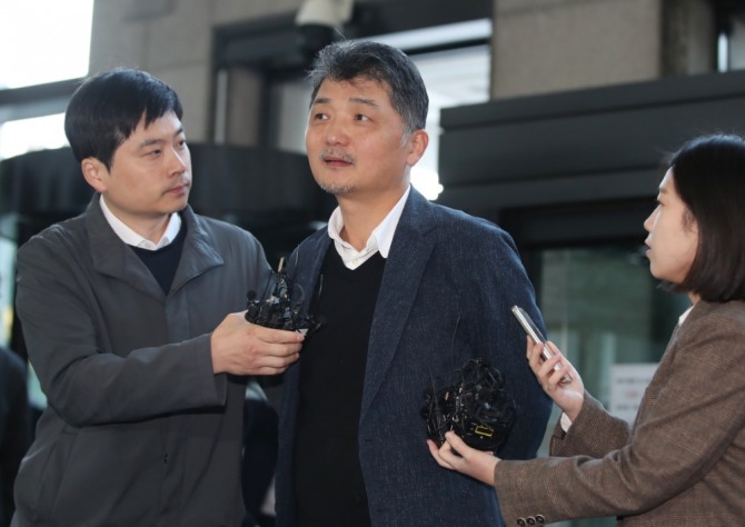 김범수 카카오 미래이니셔티브센터장이 SM엔터테인먼트 주가 시세 조종 의혹과 관련해 지난달 23일 서울 금융감독원으로 출석하고 있다. . 사진=뉴시스