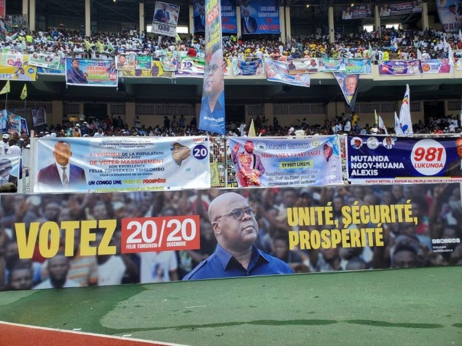 콩고민주공화국 킨샤사에서 펠릭스 치세케디의 대통령 선거 첫 공식 캠페인 개시일에 참석하기 위해 사람들이 모여 있다. 사진=로이터