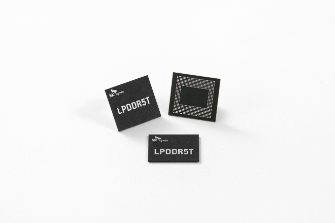 SK하이닉스가 첫 상용화에 성공해 납품하기 시작한 LPDDR5T /사진=SK하이닉스