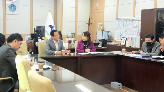 이현재 하남시장, 광주하남교육지원청 찾아 김성미 교육장과 면담 모습. 사진=하남시